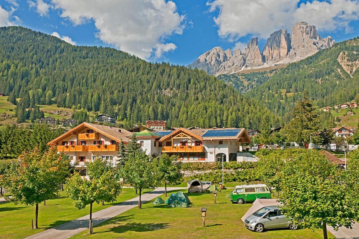 Cesa Melester Campitello di Fassa Bagian luar foto